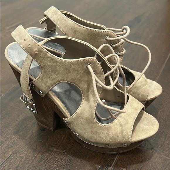 Guess brown heels - Picture 1 of 5
